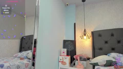 S U Z E T  online show from February 2025 10:53:02 PM