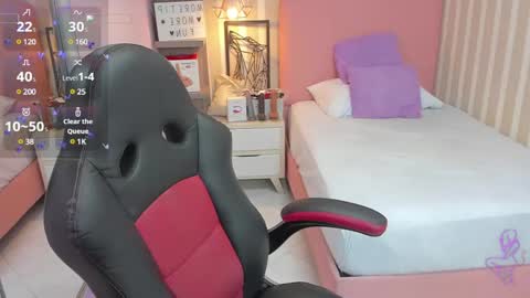 S U Z E T  online show from February 2025 07:28:01 PM