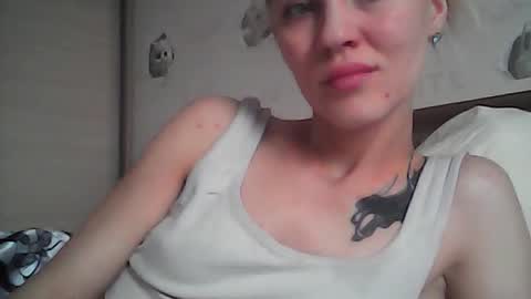 Snapshot of suzie_jenny chatting on June 2026 09:14:01 AM Suzie Jenny online show from June 2026 09:14:01 AM