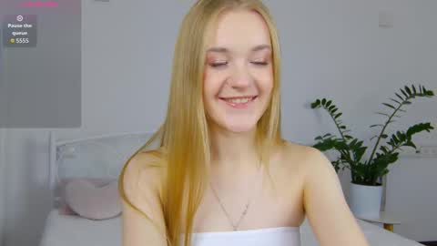 Suzi online show from November 2025 02:39:02 PM