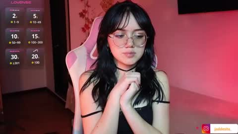 Snapshot of suzumi_ chatting on December 2024 08:16:01 AM Jadde online show from December 2024 08:16:01 AM