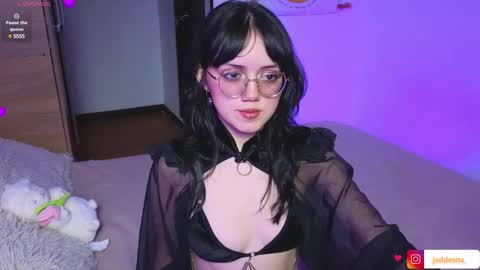 Snapshot of suzumi_ chatting on February 2025 06:32:01 AM Jadde online show from February 2025 06:32:01 AM