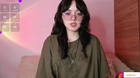 Snapshot of suzumi_ chatting on February 2025 08:05:01 AM Jadde online show from February 2025 08:05:01 AM