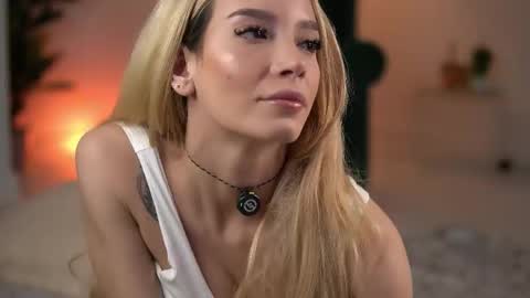 SweetLuna online show from April 2026 03:00:02 AM