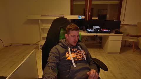 swaicy1990 online show from February 2026 11:41:01 PM