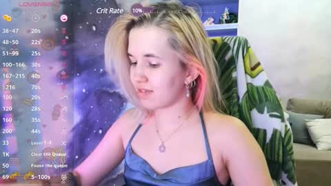 Snapshot of sweeet_bee chatting on December 2024 10:55:01 AM Melisa online show from December 2024 10:55:01 AM