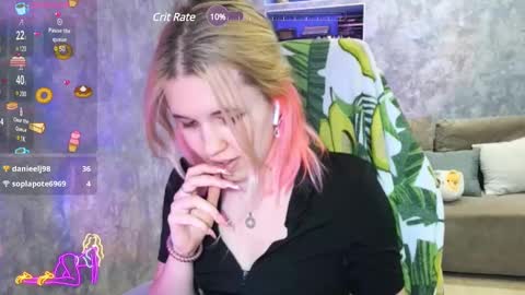 Snapshot of sweeet_bee chatting on January 2025 09:02:01 AM Melisa online show from January 2025 09:02:01 AM