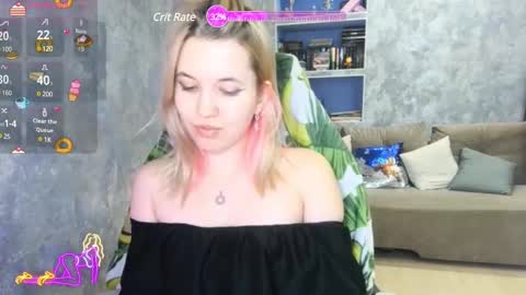 Snapshot of sweeet_bee chatting on February 2025 02:15:01 AM Melisa online show from February 2025 02:15:01 AM