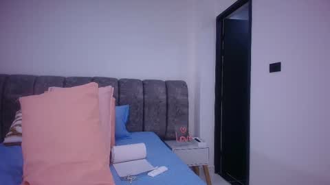 Debora  online show from November 2025 12:06:01 PM