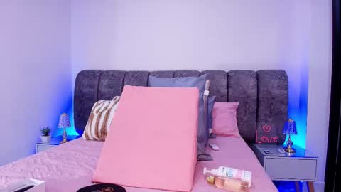 Debora  online show from November 2025 12:04:01 PM