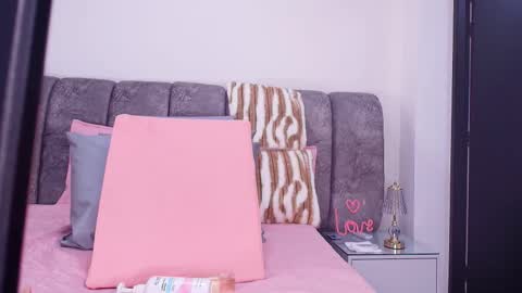 Debora  online show from November 2025 11:58:01 AM