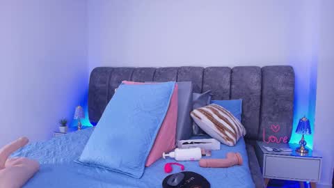 Debora  online show from November 2025 12:05:02 PM