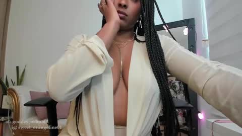 Snapshot of sweer_oshun chatting on February 2025 03:26:01 PM Evangeline online show from February 2025 03:26:01 PM