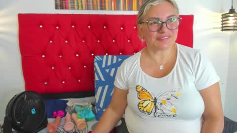 Carolina online show from September 2025 03:05:01 PM