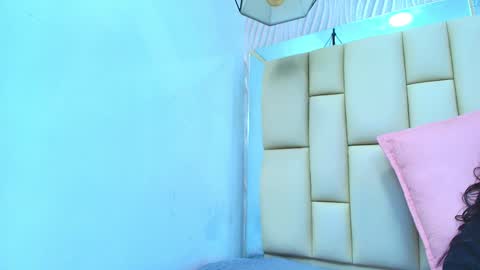 Amye  online show from October 2025 07:11:02 PM