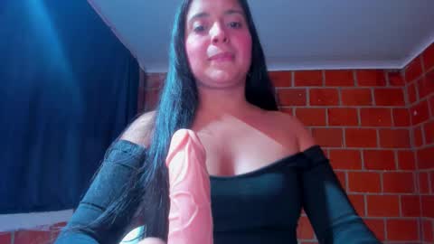 Snapshot of sweet_and_hot_alaia chatting on January 2026 11:29:02 PM sweet and hot alaia online show from January 2026 11:29:02 PM