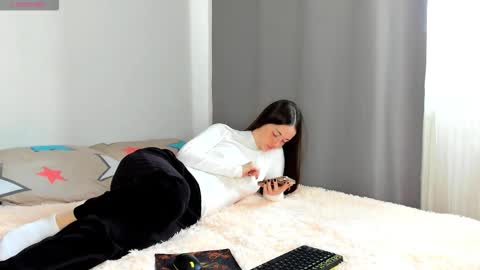 Christina online show from November 2025 09:00:02 AM