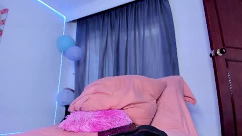Snapshot of sweet_cinamon69 chatting on July 2026 03:25:01 PM Canela online show from July 2026 03:25:01 PM