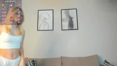 Snapshot of sweet_fairyyy chatting on February 2025 12:14:02 PM Julia online show from February 2025 12:14:02 PM