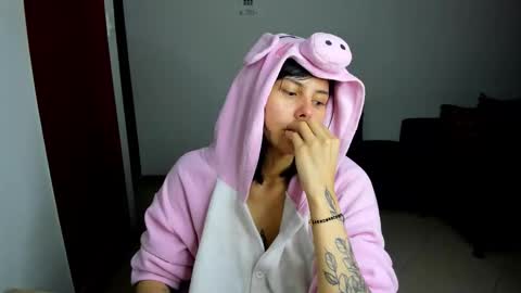 Snapshot of sweet_hann chatting on September 2025 03:43:02 AM Hanna online show from September 2025 03:43:02 AM