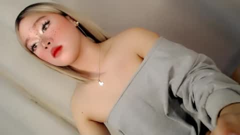 Snapshot of sweet_honeylove chatting on July 2026 04:53:01 AM Anisha online show from July 2026 04:53:01 AM