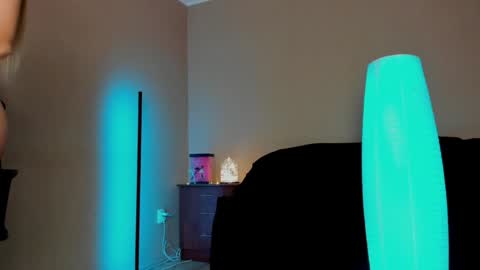 Snapshot of sweet_lil_thing chatting on November 2025 06:24:02 AM Jen online show from November 2025 06:24:02 AM