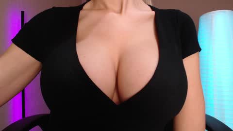 Snapshot of sweet_lil_thing chatting on November 2025 07:21:02 AM Jen online show from November 2025 07:21:02 AM