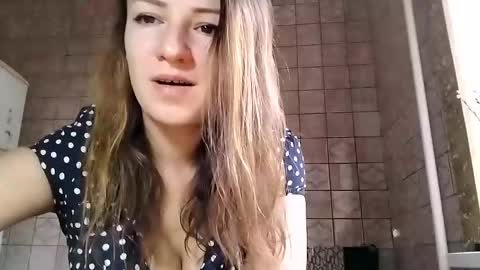 Snapshot of sweet_lilgirl_x chatting on February 2025 06:28:01 AM Anna online show from February 2025 06:28:01 AM