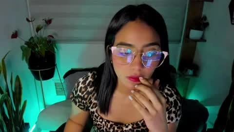 Lina online show from April 2026 01:00:02 AM