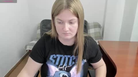 Mila online show from October 2025 04:27:01 PM