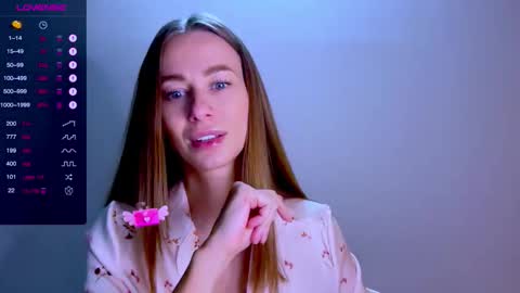 Mia online show from September 2025 10:42:02 AM