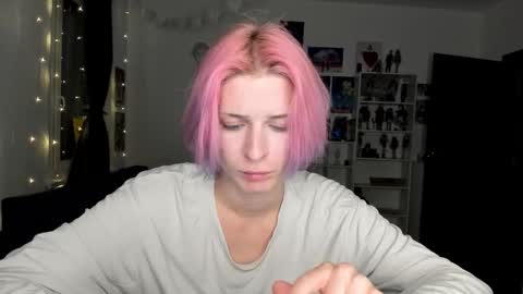 kira online show from October 2025 09:37:01 PM