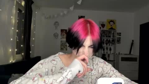 kira online show from November 2025 05:09:01 PM