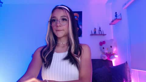 Penny  online show from November 2025 09:58:01 PM