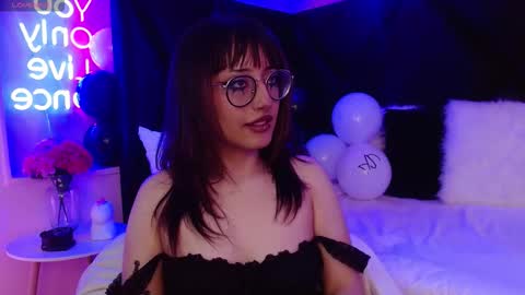 Roxanee online show from November 2025 06:14:01 AM