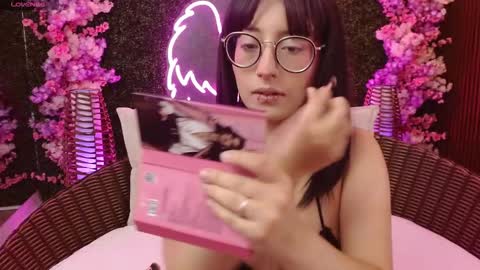 Roxanee online show from February 2026 01:21:01 PM