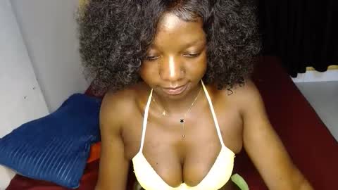 ellanah Tracie online show from November 2025 02:04:02 AM