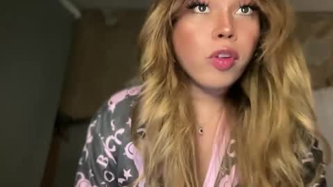 Snapshot of sweetalexa19 chatting on July 2026 10:39:01 AM alexa your one and only queen online show from July 2026 10:39:01 AM