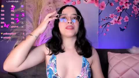 Annie online show from September 2025 04:23:01 AM