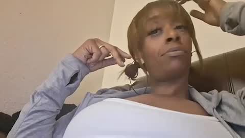 sweetaztee online show from January 2025 03:38:01 AM