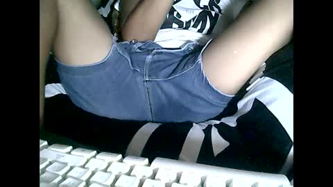 Snapshot of sweetbella24 chatting on March 2025 02:12:02 PM im anne online show from March 2025 02:12:02 PM