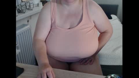 Sweetboobs85h online show from October 2025 07:55:01 PM
