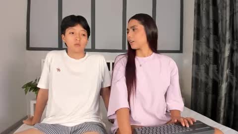 Eva Short hair girl  - Victoria Long red hair online show from September 2025 02:14:01 AM