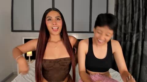 Eva Short hair girl  - Victoria Long red hair online show from November 2025 01:05:02 AM