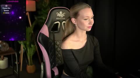 Lina online show from March 2026 05:07:01 PM