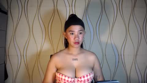 Snapshot of sweetdannica chatting on May 2026 01:52:01 PM Danni online show from May 2026 01:52:01 PM