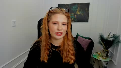 sweetdaylight online show from May 2026 07:20:01 PM