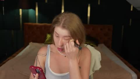 Amelia online show from September 2025 07:12:01 AM