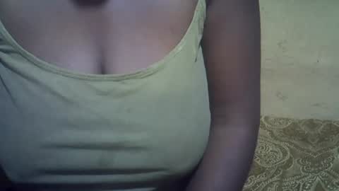 Snapshot of sweetdivah2 chatting on June 2026 02:05:01 AM divinah online show from June 2026 02:05:01 AM
