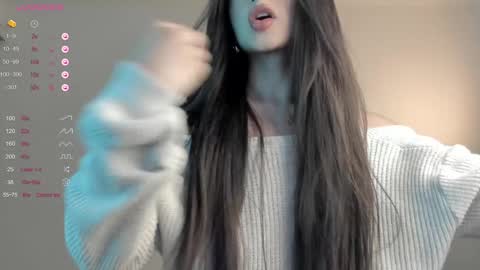 Snapshot of sweetest_bella chatting on January 2025 08:33:02 PM Bella online show from January 2025 08:33:02 PM